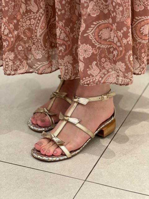 Rasteira Flávia COMPRAR UM NÚMERO MENOR