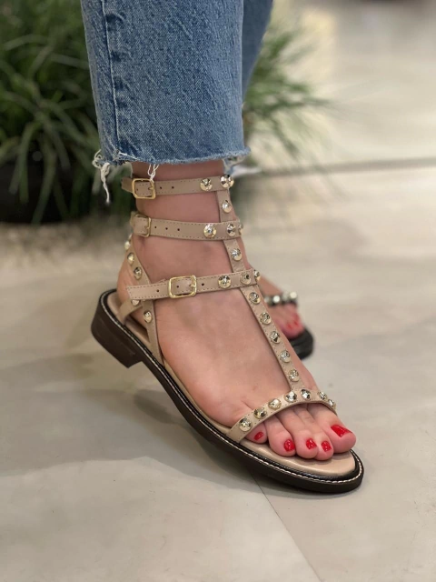 Rasteira Lara COMPRAR UM NÚMERO MENOR