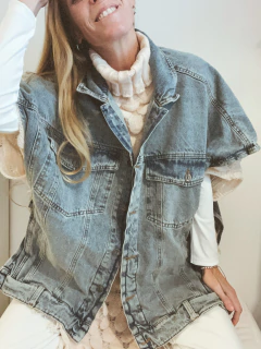 Ponchito Chaleco Denim PHARRELL en internet