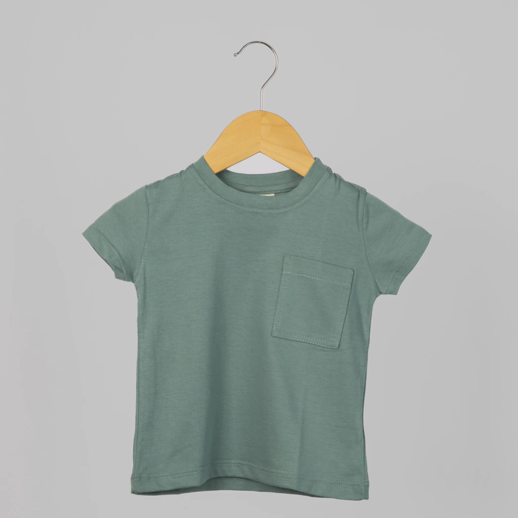 REMERA VERDE CON BOLSILLO
