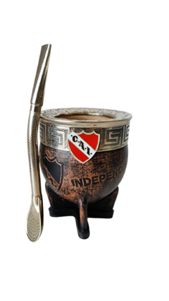 Mate de Independiente con bombilla