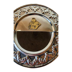 Mate mundiliasta base alas de halcón