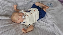 Bebê Reborn Levi Dormindo Cabelinho Pintado na internet