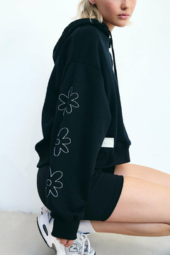 Hoodie Crop Flower Negro - MIKSON