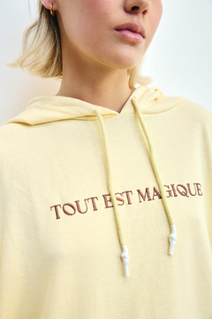 Hoodie Magique Amarillo en internet