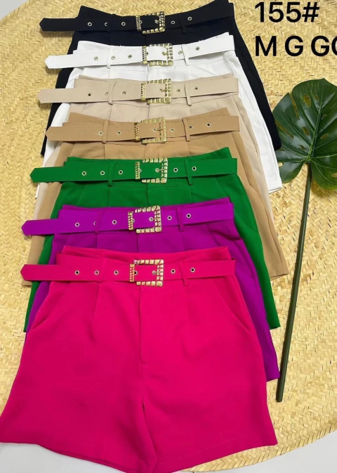 Short com Cinto Metálico