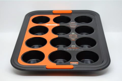 FORMA PARA MUFFIN 12 MOLDES 34CM - LE CREUSET - comprar online