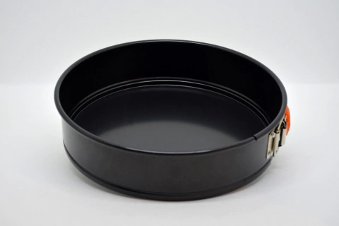 FORMA REDONDA LATERAL REMOVÍVEL 26CM MATTE BLACK - LE CREUSET