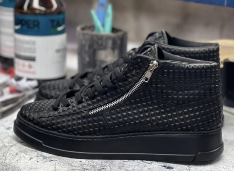 Barcelona negro piramide y cierre