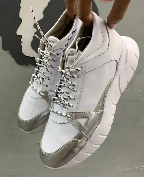 Monaco blanca y plata