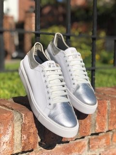 Pisa blanca y plata