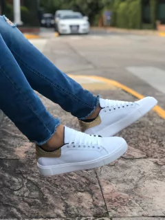 Pisa blanca y oro
