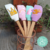 Espátula de silicona y mango madera con diseño
