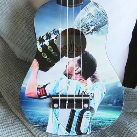 Ukelele Soprano Messi Copa América + Funda + Púa