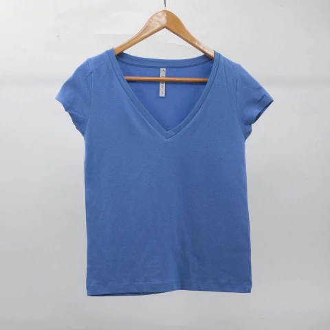 Remera Básica Cuello V - comprar online