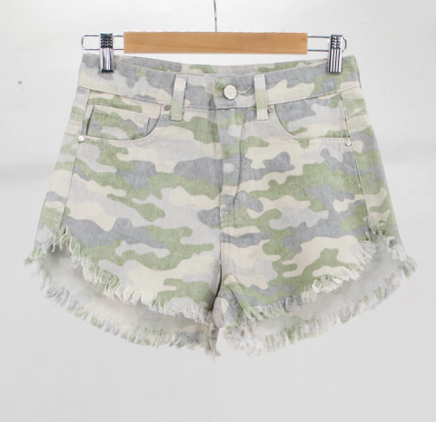 Short Desflecado Camuflado.