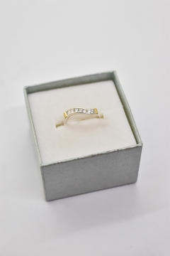 Anillo medio sin fin con onda y cubic - comprar online