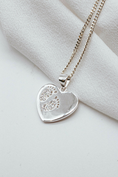 DIJE CORAZON CON HUELLAS - comprar online