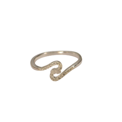 Anillo con ola y corazones en internet