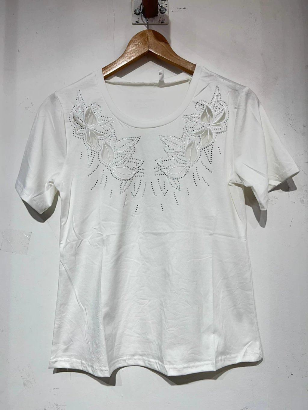 Remera Flores tachas / 70031