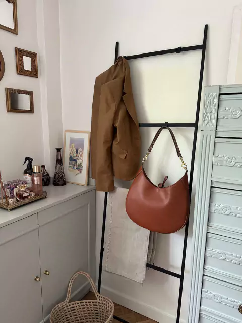 Perchero de hierro de pie