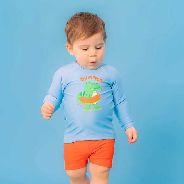 135926 Remera uv bebe lisa c/estampa m/largas