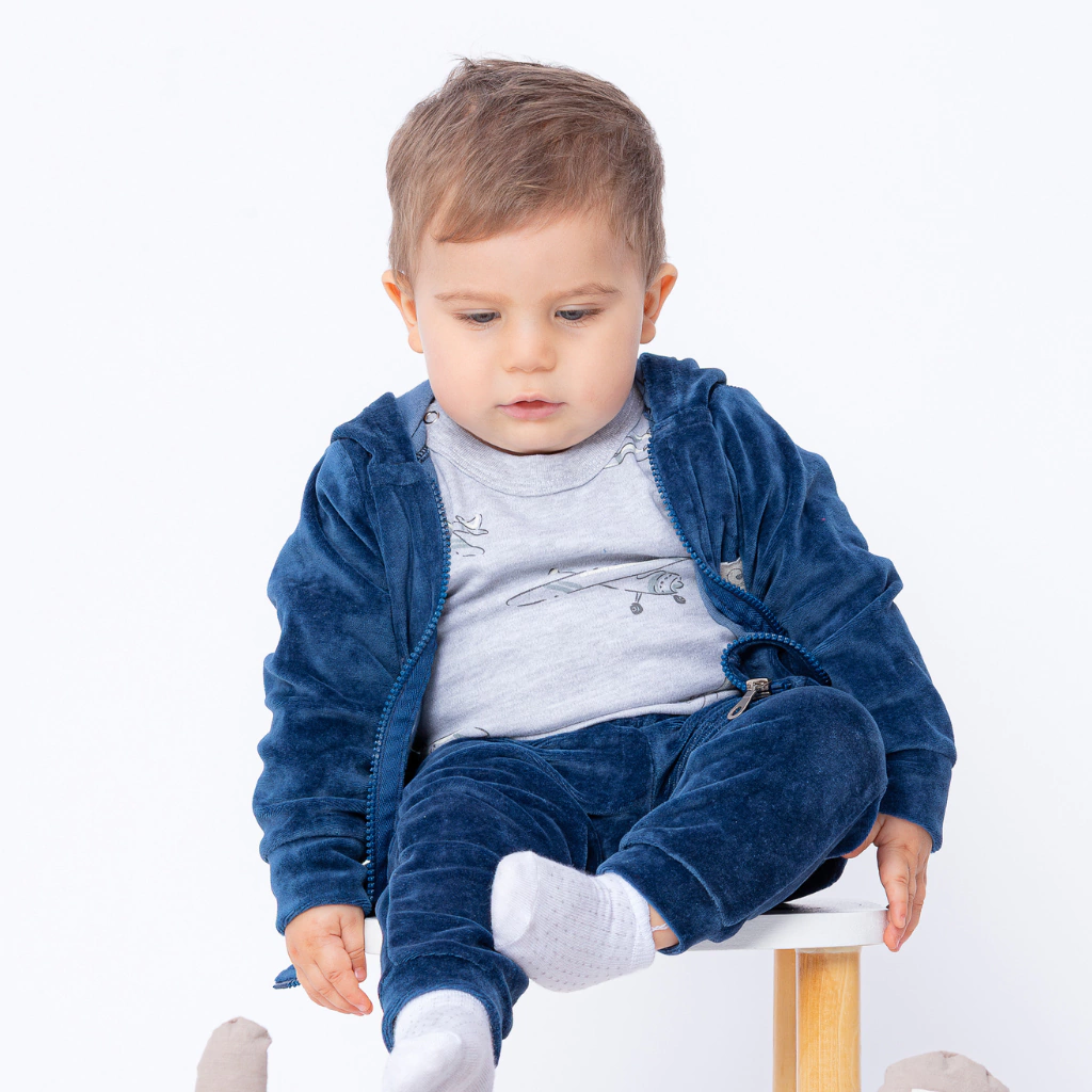 104159 Pantalón con bolsillo con puño