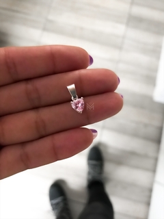 Dije corazón con cubic