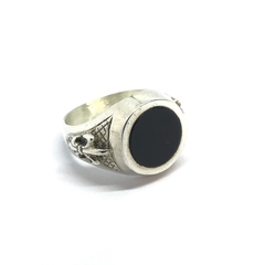 Anillo flor de liz y piedra onix