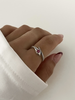 anillo cobra con piedra natural