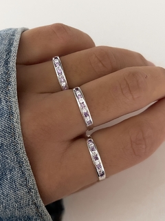 Anillo medio sin fin con piedra lila