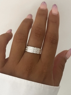 Anillo triple fila de piedras