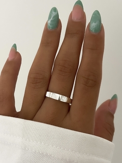 Anillo con piedra nácar