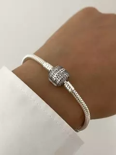 Pulsera cierre clásico con piedras cúbics en internet