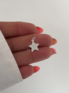 dije estrella con piedras