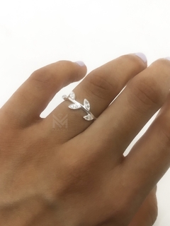Anillo hojitas con piedras
