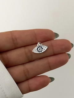 Dije ojito con piedras