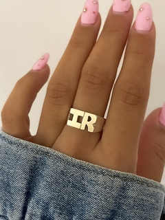Anillo iniciales recto plata y oro en internet