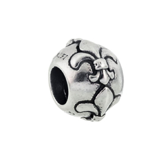Charm dona con flor de lis