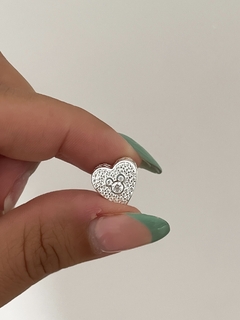 Charm mickey con piedras y corazones calados - tienda online