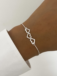 Pulsera triple corazones calados