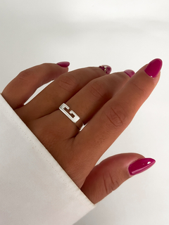 anillo con una inicial fina - comprar online