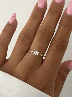 Anillo mini solitario