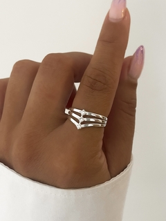 Anillo triple V