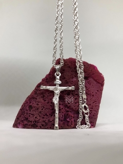 Collar cruz con cristo.
