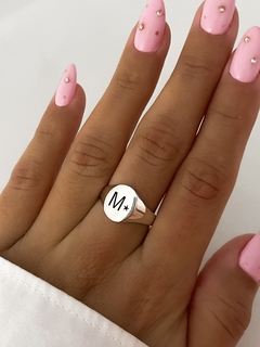 Anillo sellito con inicial - comprar online