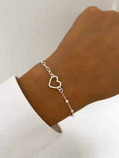 Pulsera eslabones, bolitas y corazón