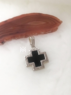 Dije cruz del equilibrio