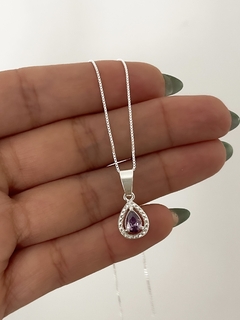Collar gota con piedra
