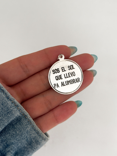 dije de 28 mm de diametro